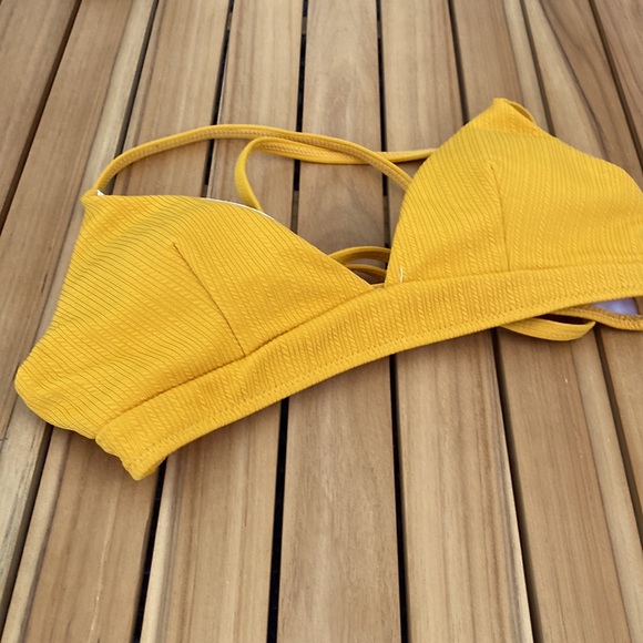 Yellow Triangle Bikini Top 💛 - Picture 4 of 4